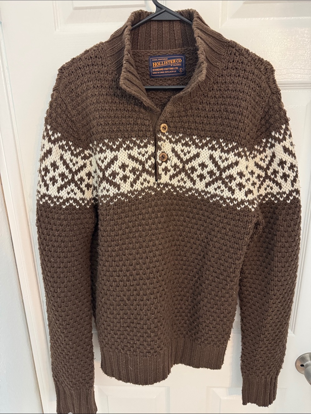 Vintage Y2K Hollister Men's Brown Knit Pullover Sweater with White Pattern